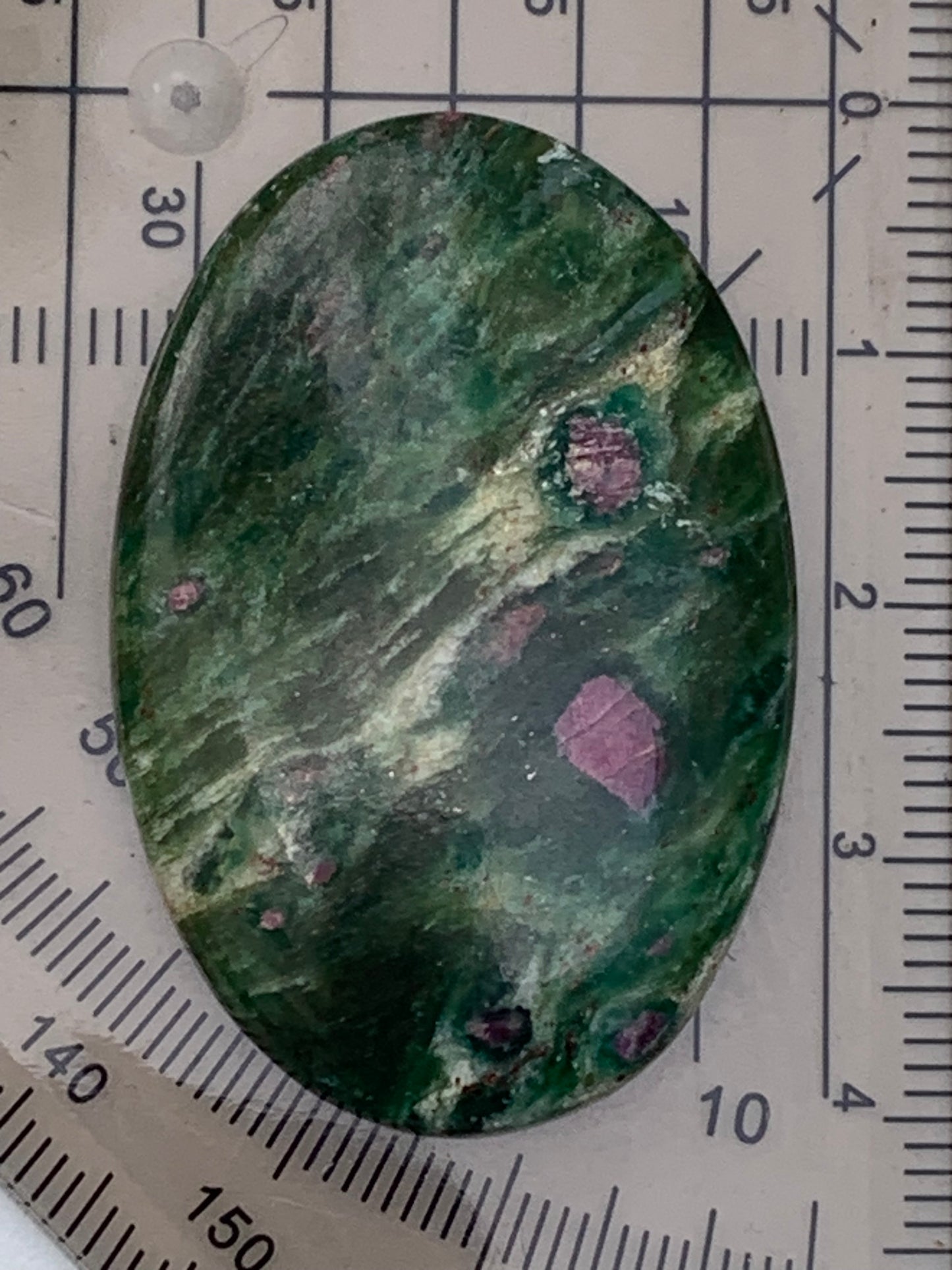 Rubis Fuchsite, cabochons au choix de 7,2 à 14,3 gr. - 37 à 42 mm. Parfait en collection, bijouterie, exposition...