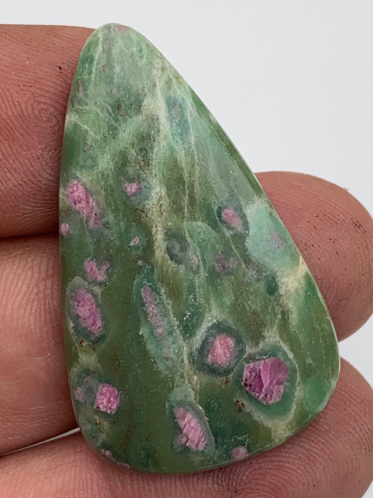 Rubis Fuchsite, cabochons au choix de 7,2 à 14,3 gr. - 37 à 42 mm. Parfait en collection, bijouterie, exposition...