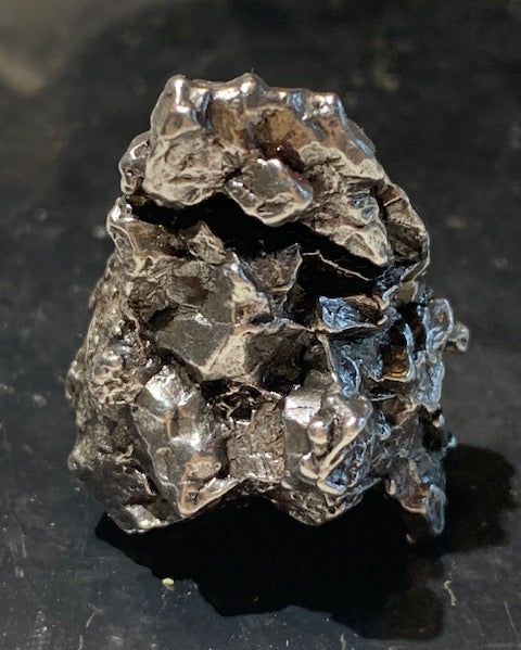 Météorite Campo Del Cielo d'Argentine de 31 x 25 x 22 mm - 32,9 gr. Très belle qualité, morceau entier et compact !