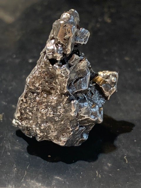 Météorite Campo Del Cielo d'Argentine de 31 x 25 x 22 mm - 32,9 gr. Très belle qualité, morceau entier et compact !