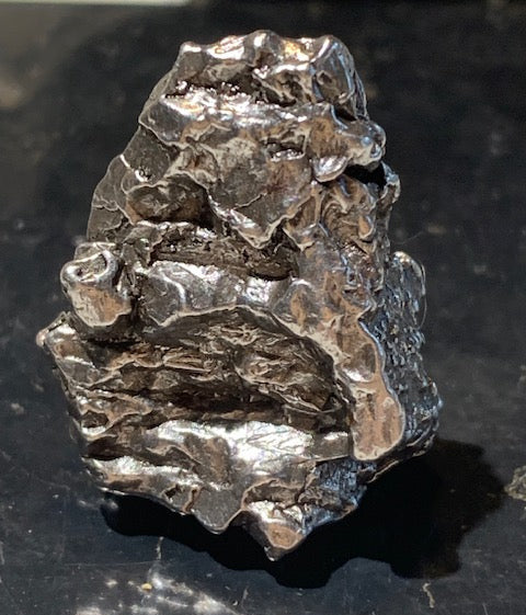 Météorite Campo Del Cielo d'Argentine de 31 x 25 x 22 mm - 32,9 gr. Très belle qualité, morceau entier et compact !