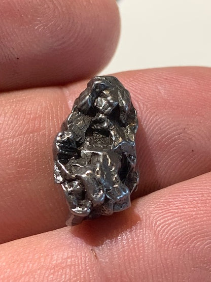 Météorite Campo Del Cielo d'Argentine de 19 x 11 x 10 mm - 5,6 gr.