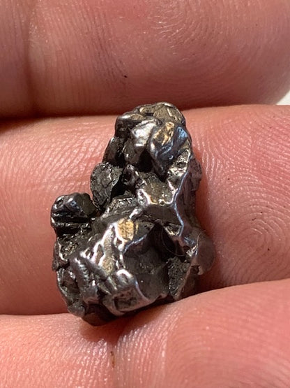 Météorite Campo Del Cielo d'Argentine de 19 x 11 x 10 mm - 5,6 gr.