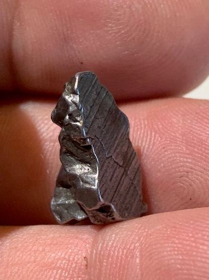 Météorite Campo Del Cielo d'Argentine de 19 x 11 x 10 mm - 5,6 gr.
