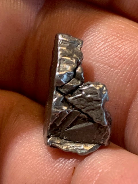Météorite Campo Del Cielo d'Argentine de 19 x 11 x 10 mm - 5,6 gr.