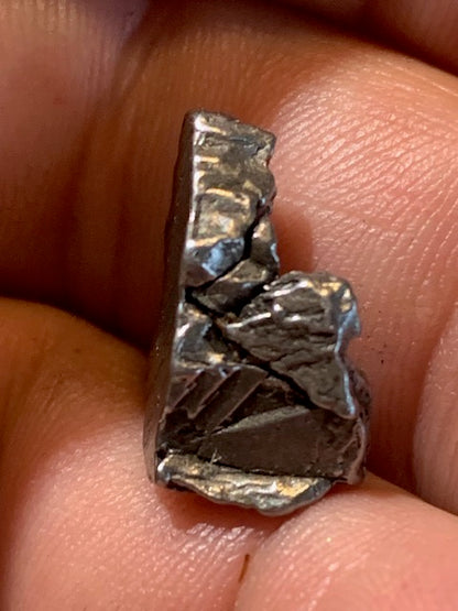 Météorite Campo Del Cielo d'Argentine de 19 x 11 x 10 mm - 5,6 gr.