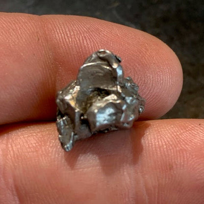 Météorite Campo Del Cielo d'Argentine de 18 x 15 x 12 mm - 6,6 gr.
