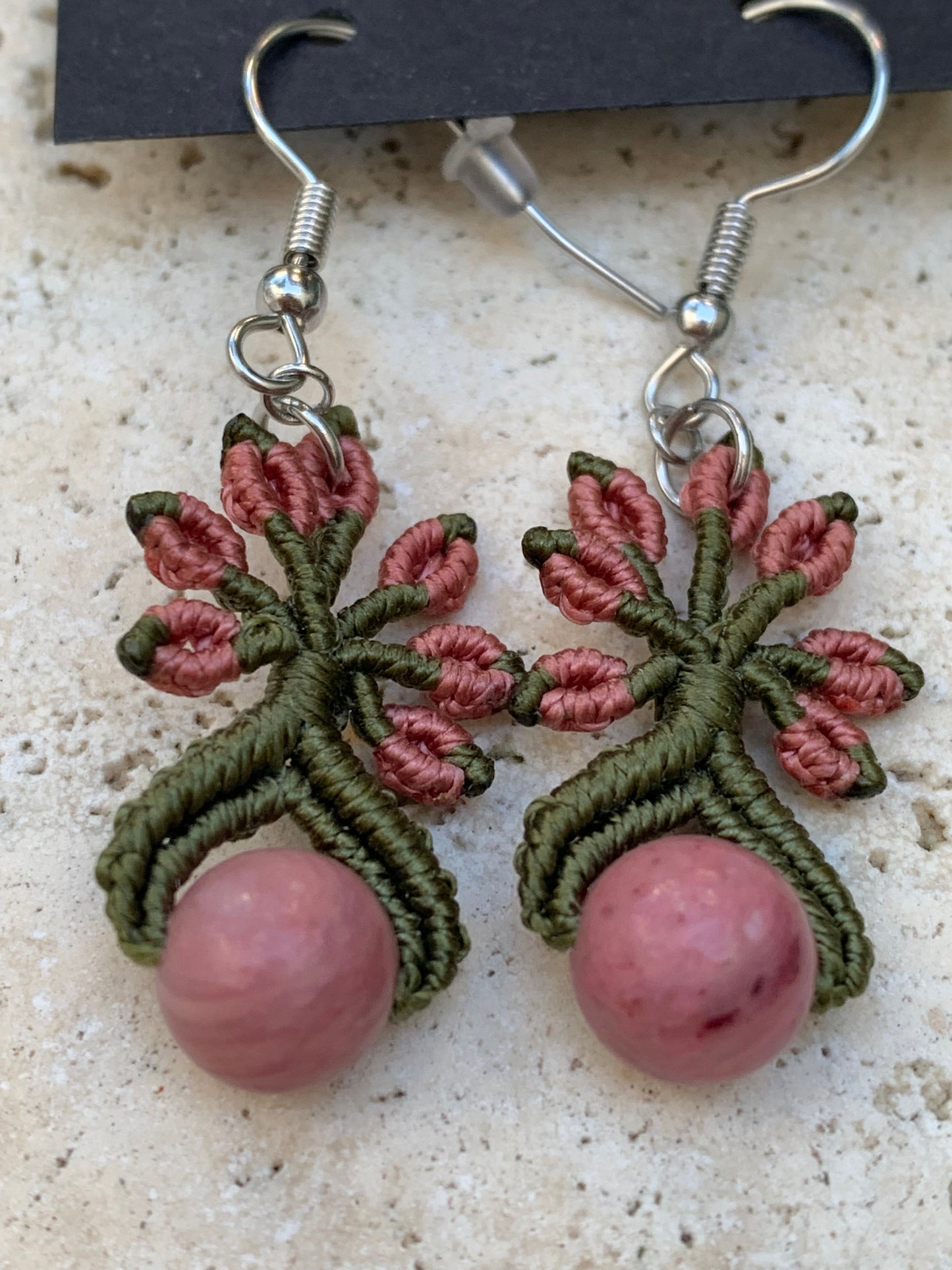 🧵 Boucles d’oreilles, superbes créations tissées à la main avec perle en pierre semi-précieuse – Choisissez votre perle et recevez une création sur mesure ! Fait par Créatipik (Fr°)