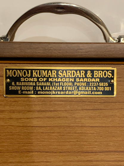 Shruti Box de qualité supérieure - Au choix en 432 ou 440 hertz. Marque 'Monoj Kumar Sardar & B.' - 3 rangées d'octaves. 41 × 32 × 8,50cm - 5,90 kg. Vendu avec housse !