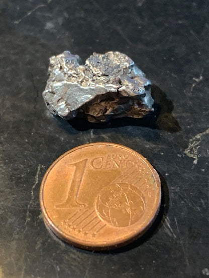 Météorite Campo Del Cielo d'Argentine de 16 x 11 x 8 mm - 4,8 gr.