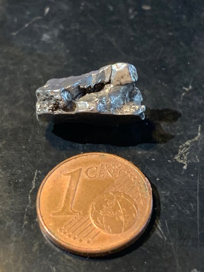 Météorite Campo Del Cielo d'Argentine de 16 x 11 x 8 mm - 4,8 gr.