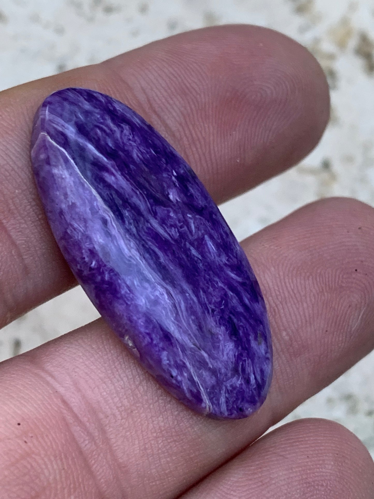 Charoïte, cabochon de 36 mm x 17 x 6 - 5,9 grammes. Parfait en bijouterie, collection ,exposition, etc