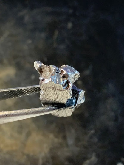 Météorite Campo Del Cielo d'Argentine de 16 x 11 x 8 mm - 4,8 gr.