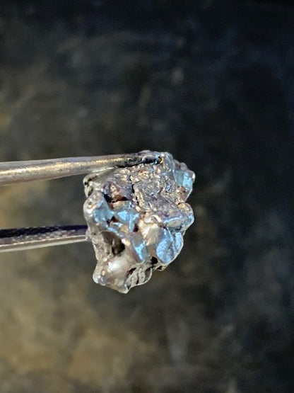 Météorite Campo Del Cielo d'Argentine de 16 x 11 x 8 mm - 4,8 gr.