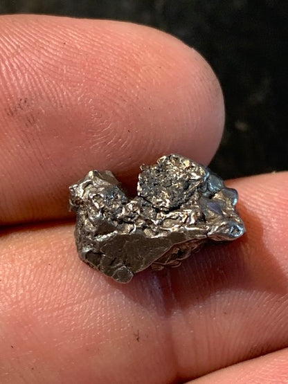 Météorite Campo Del Cielo d'Argentine de 16 x 11 x 8 mm - 4,8 gr.