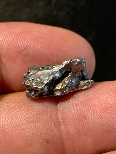 Météorite Campo Del Cielo d'Argentine de 16 x 11 x 8 mm - 4,8 gr.