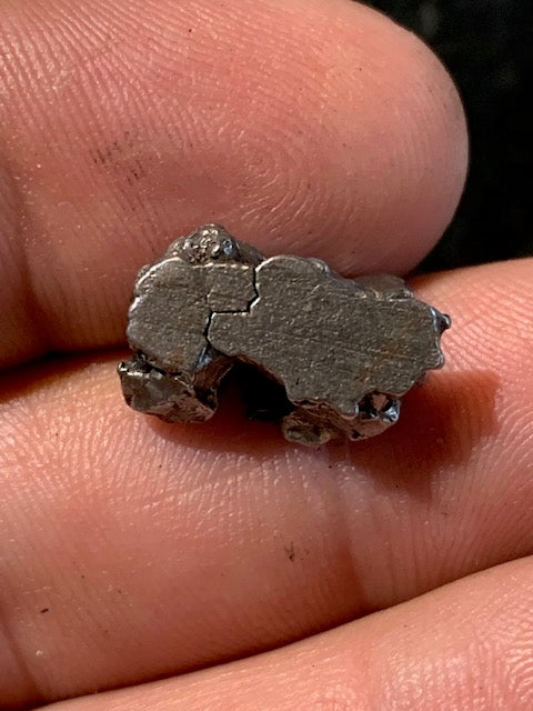 Météorite Campo Del Cielo d'Argentine de 16 x 11 x 8 mm - 4,8 gr.