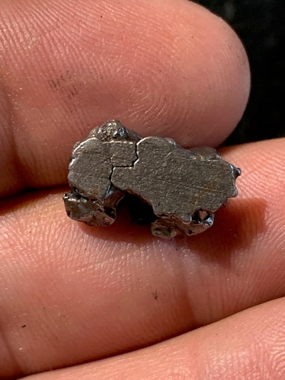 Météorite Campo Del Cielo d'Argentine de 16 x 11 x 8 mm - 4,8 gr.