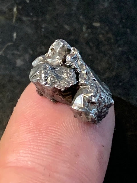 Météorite Campo Del Cielo d'Argentine de 16 x 11 x 8 mm - 4,8 gr.