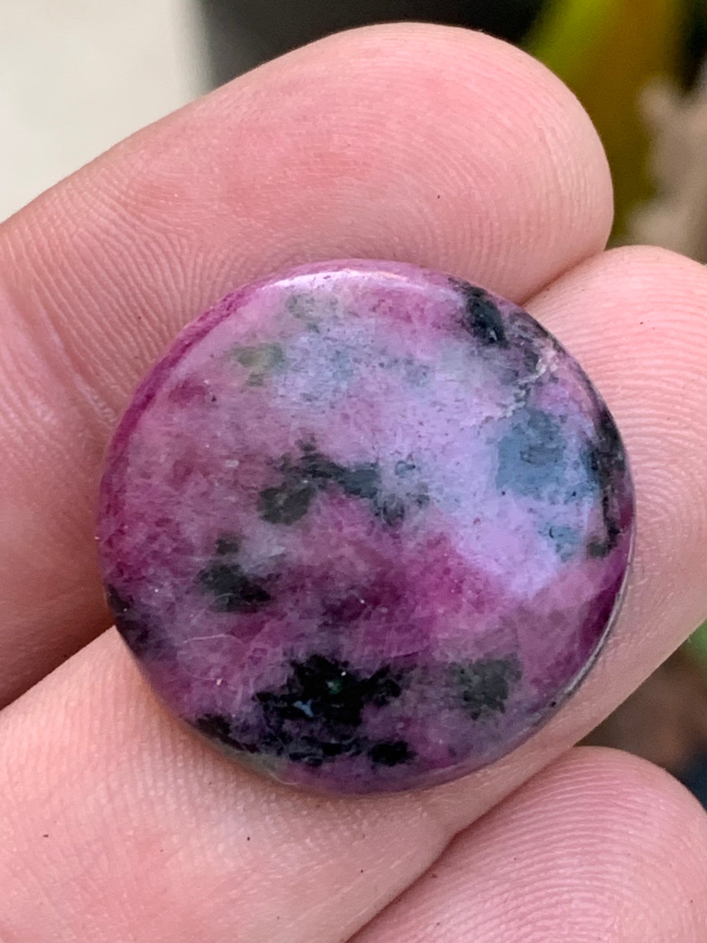 Rubis avec Zoisite, cabochon de Ø 25x7mm - 9,6 gr. Parfait en bijouterie, collection ,exposition...