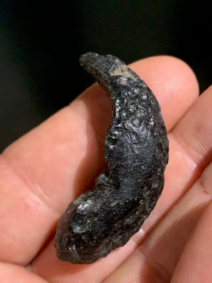 Tectite du Vietnam, taille de 45 x 22 x 19 mm - 12,5 gr. - Famille des Météorites