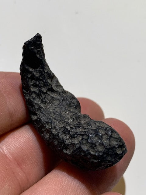 Tectite du Vietnam, taille de 45 x 22 x 19 mm - 12,5 gr. - Famille des Météorites