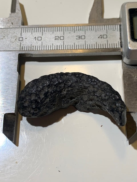 Tectite du Vietnam, taille de 45 x 22 x 19 mm - 12,5 gr. - Famille des Météorites