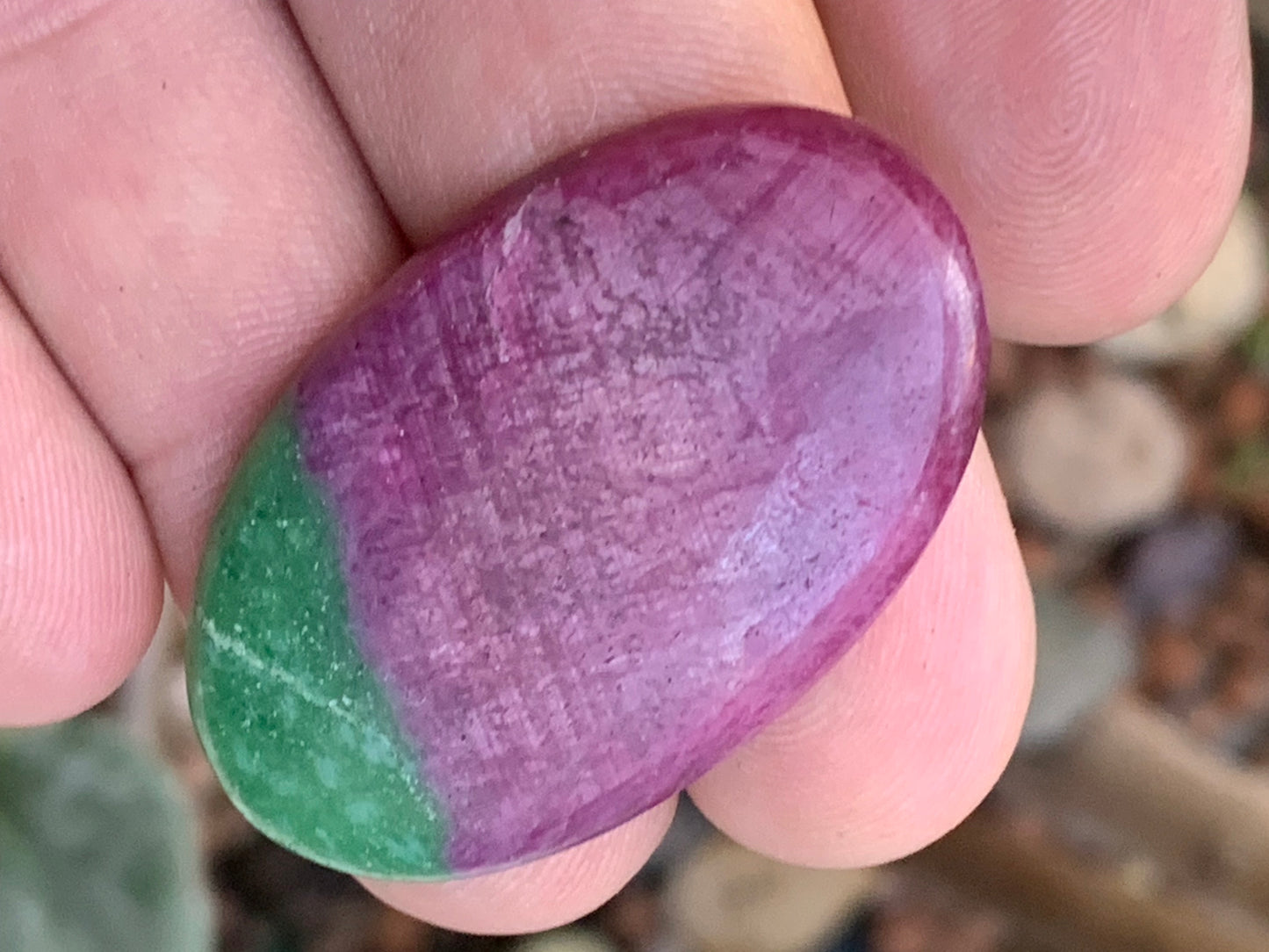 Rubis avec Fuchsite, cabochon de 41x26x5 mm - 11,7 gr. Parfait en bijouterie, collection ,exposition...