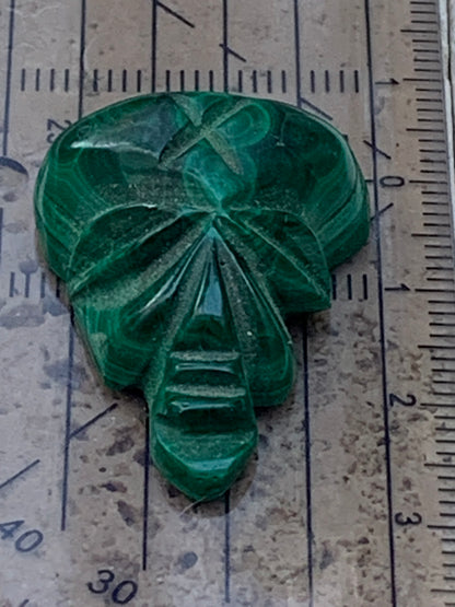 Malachite, cabochon de 29x21x10 - 9,6 grammes. Parfait en bijouterie, collection ,exposition...