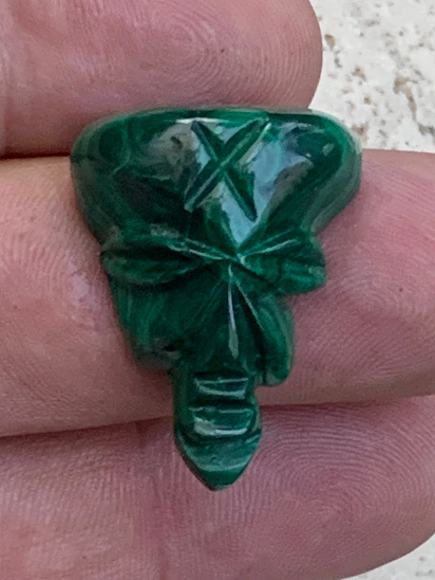 Malachite, cabochon de 29x21x10 - 9,6 grammes. Parfait en bijouterie, collection ,exposition...