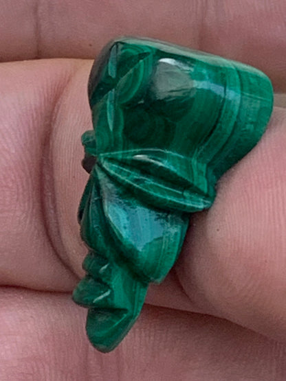 Malachite, cabochon de 29x21x10 - 9,6 grammes. Parfait en bijouterie, collection ,exposition...