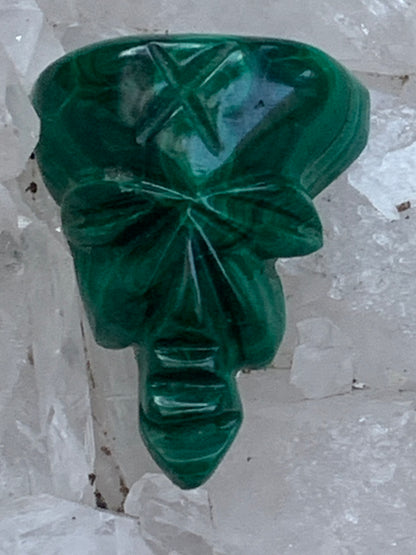 Malachite, cabochon de 29x21x10 - 9,6 grammes. Parfait en bijouterie, collection ,exposition...