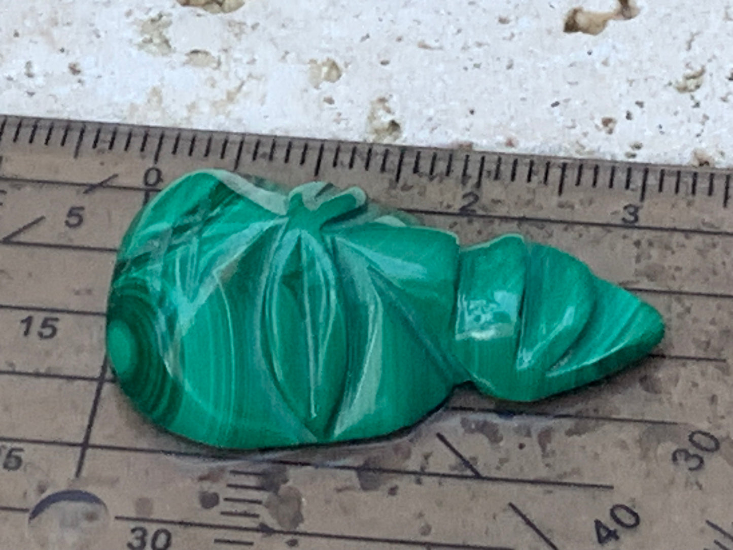 Malachite, cabochon de 33x20x9 - 7,9 grammes. Parfait en bijouterie, collection ,exposition...