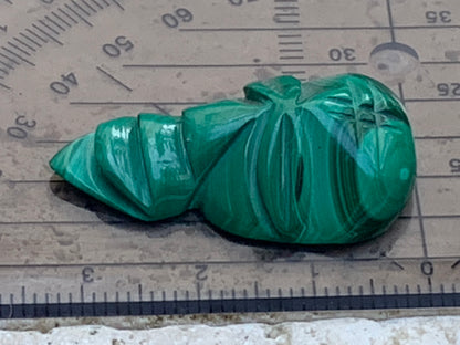 Malachite, cabochon de 33x20x9 - 7,9 grammes. Parfait en bijouterie, collection ,exposition...