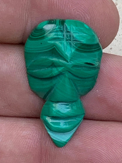 Malachite, cabochon de 33x20x9 - 7,9 grammes. Parfait en bijouterie, collection ,exposition...