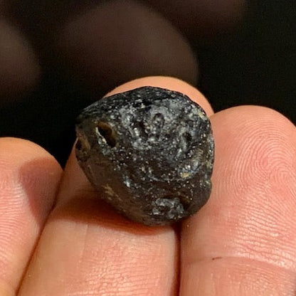 Tectite du Vietnam - 20 x 17 x 15 mm - 6,4 gr. - Famille des météorites
