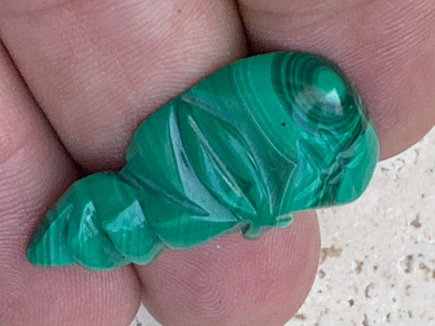 Malachite, cabochon de 33x20x9 - 7,9 grammes. Parfait en bijouterie, collection ,exposition...