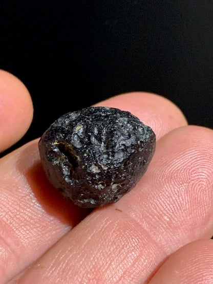 Tectite du Vietnam - 20 x 17 x 15 mm - 6,4 gr. - Famille des météorites