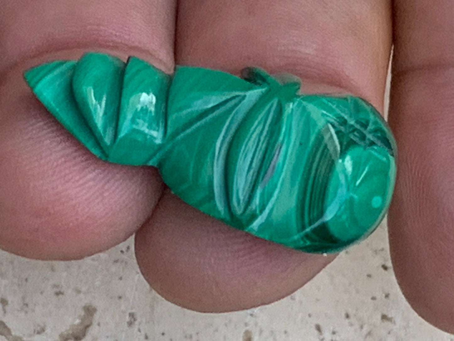 Malachite, cabochon de 33x20x9 - 7,9 grammes. Parfait en bijouterie, collection ,exposition...