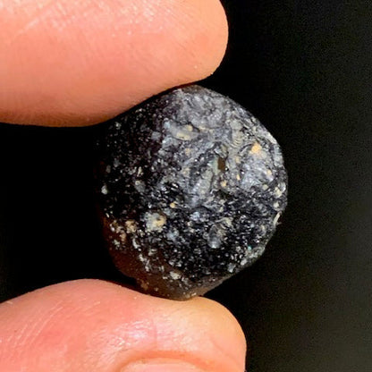 Tectite du Vietnam - 20 x 17 x 15 mm - 6,4 gr. - Famille des météorites