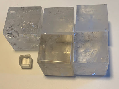 Cube en cristal de roche, un des 5 Solides de Platon, modèles au choix (vente à l'unité) - 1,5 à 5 cm. Qualité A à AAA !