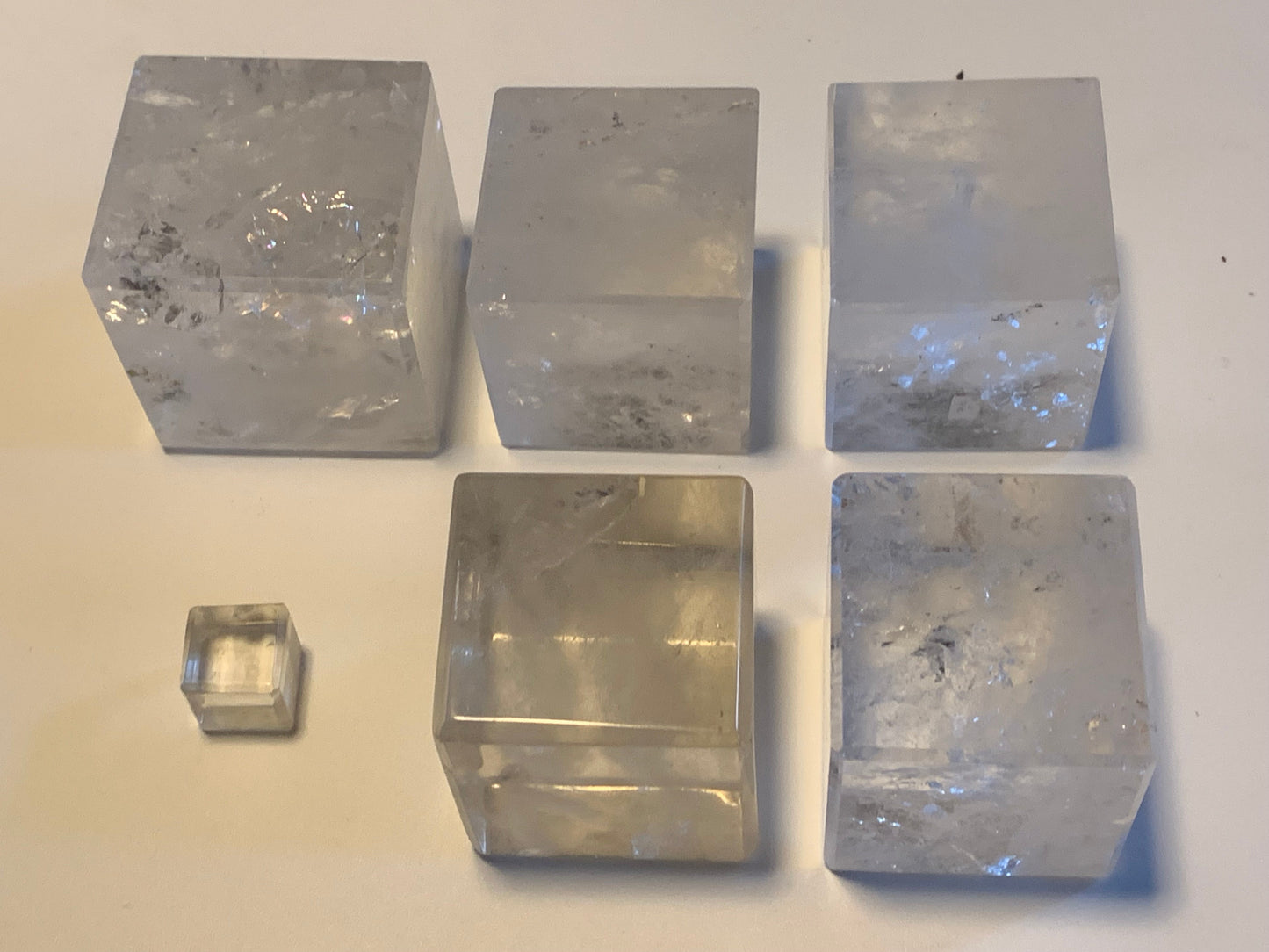 Cube en cristal de roche, un des 5 Solides de Platon, modèles au choix (vente à l'unité) - 1,5 à 5 cm. Qualité A à AAA !