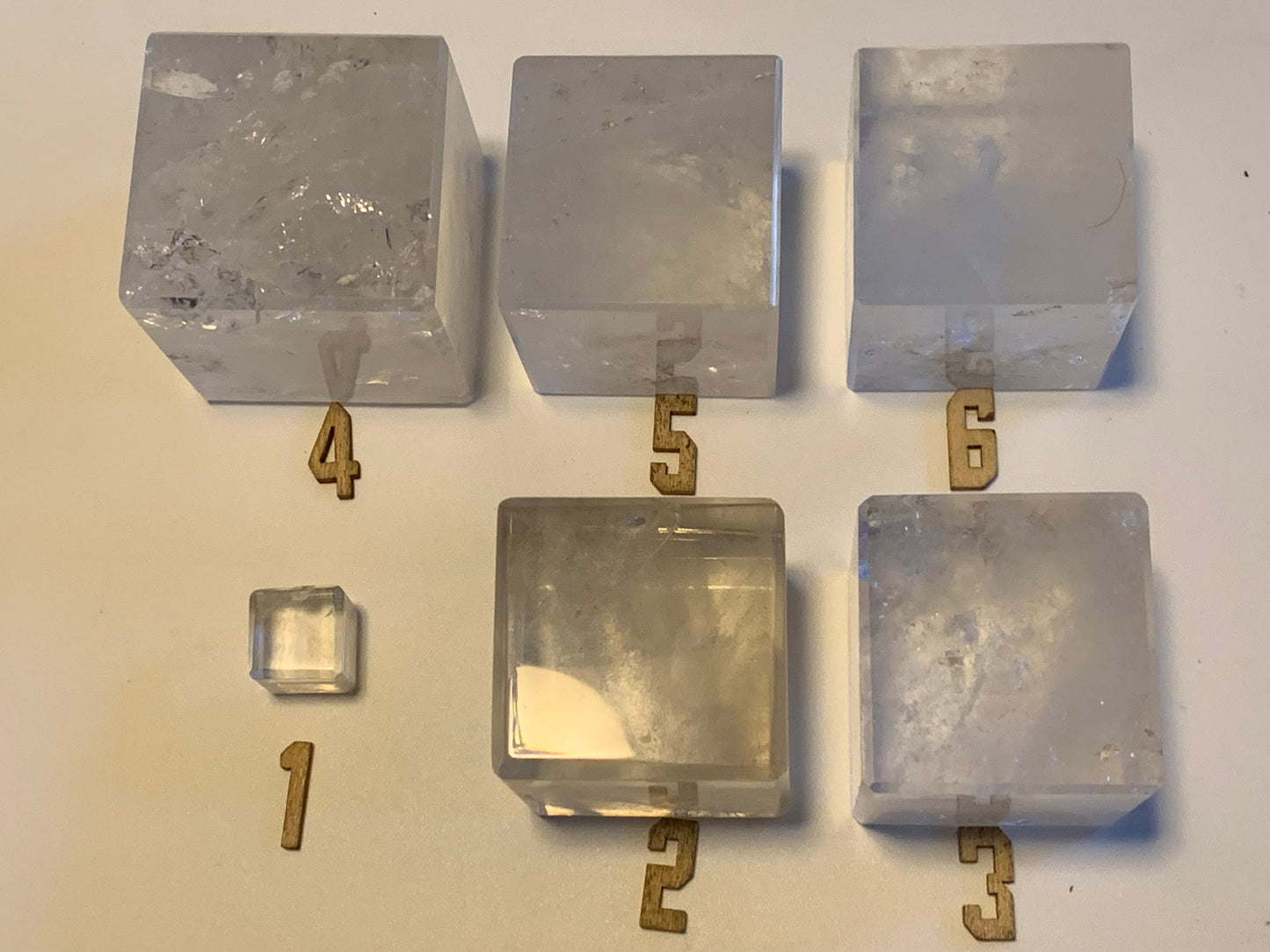 Cube en cristal de roche, un des 5 Solides de Platon, modèles au choix (vente à l'unité) - 1,5 à 5 cm. Qualité A à AAA !
