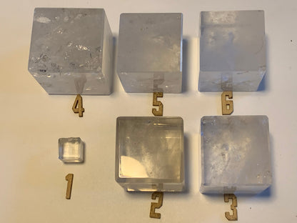 Cube en cristal de roche, un des 5 Solides de Platon, modèles au choix (vente à l'unité) - 1,5 à 5 cm. Qualité A à AAA !