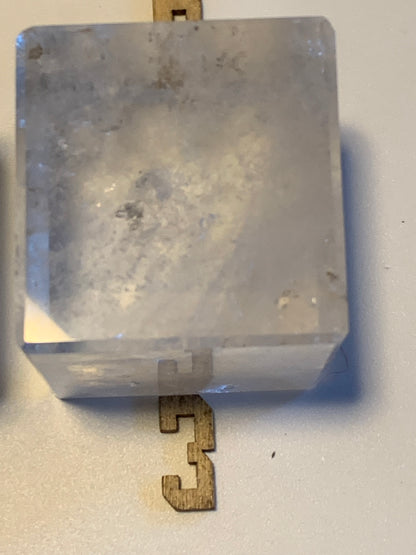Cube en cristal de roche, un des 5 Solides de Platon, modèles au choix (vente à l'unité) - 1,5 à 5 cm. Qualité A à AAA !