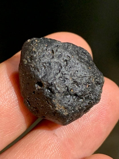 Tektite from Vietnam - 40 mm x 16 x 8 - 11.5 grams - Fascinating, enchanting, hypnotizing!