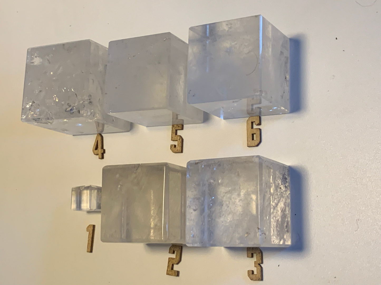 Cube en cristal de roche, un des 5 Solides de Platon, modèles au choix (vente à l'unité) - 1,5 à 5 cm. Qualité A à AAA !