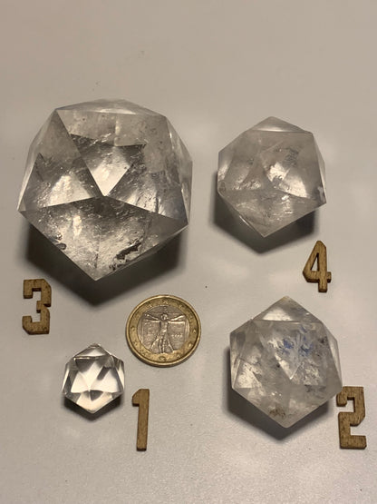 Icosaèdre en cristal de roche, un des 5 Solides de Platon, taille S à XL. Modèles au choix - Vente à l'unité. ± 2 à 6 cm. Qualité A à AAA !