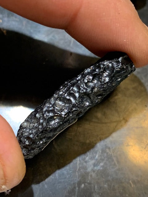 Tektite from Vietnam - 40 mm x 16 x 8 - 11.5 grams - Fascinating, enchanting, hypnotizing!