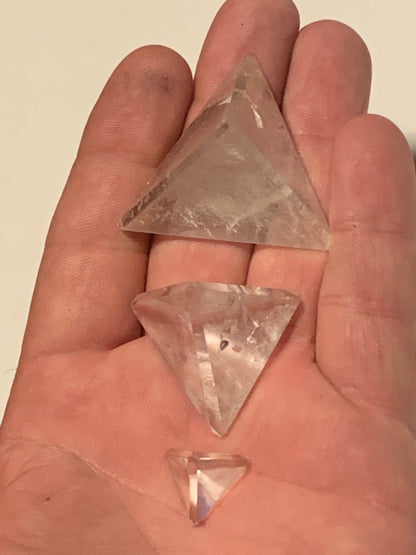Tétraèdre en cristal de roche, un des 5 Solides de Platon, taille S à XL. Modèles au choix - Vente à l'unité. Environ 1,5 à 6 cm. Qualité A à AAA !